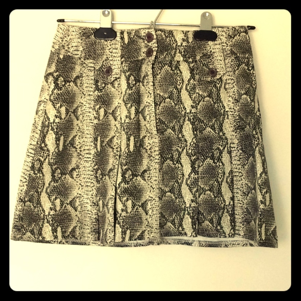 NWOT Made in Italy Snake pattern mini skirt